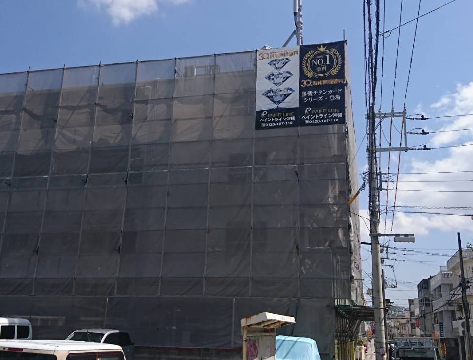 沖縄県那覇市４階建ビル、外壁塗装、屋上ウレタン防水工事